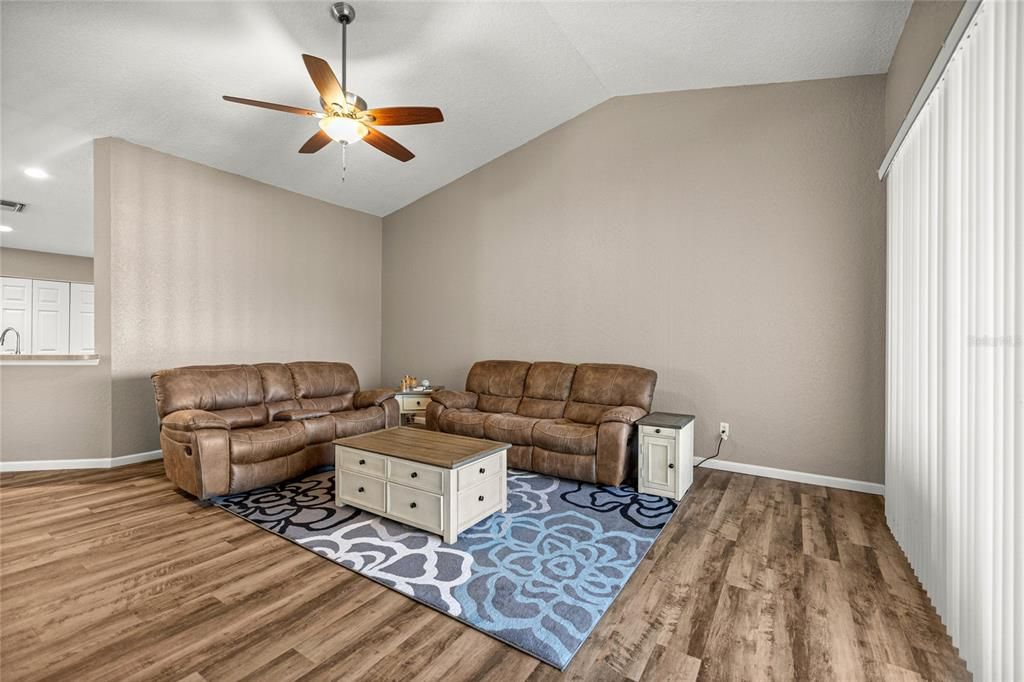 For Sale: $214,900 (3 beds, 2 baths, 1864 Square Feet)