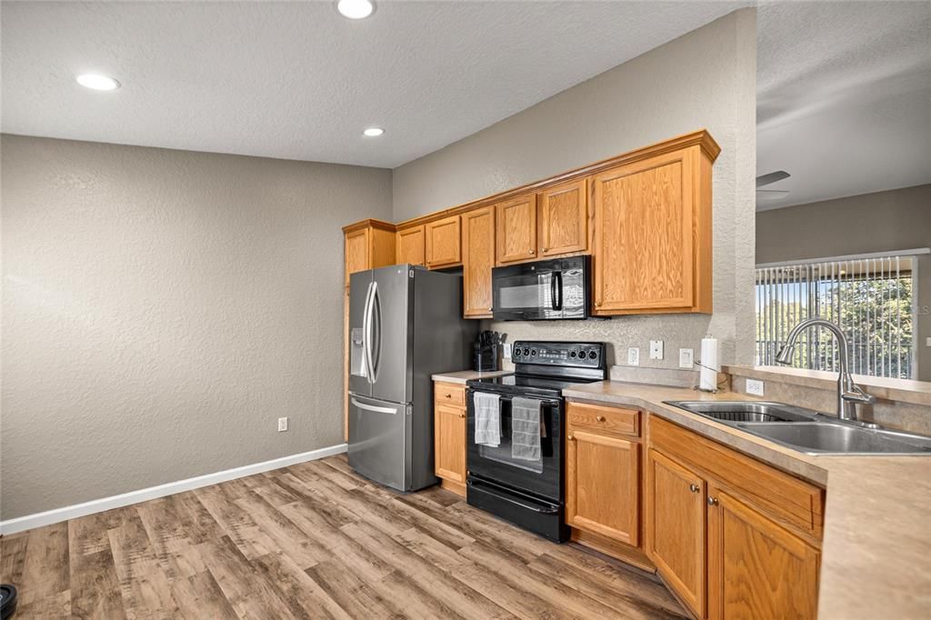 For Sale: $214,900 (3 beds, 2 baths, 1864 Square Feet)