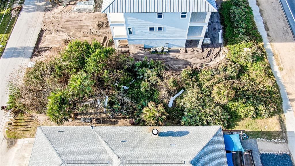 На продажу: $410,000 (0.13 acres)