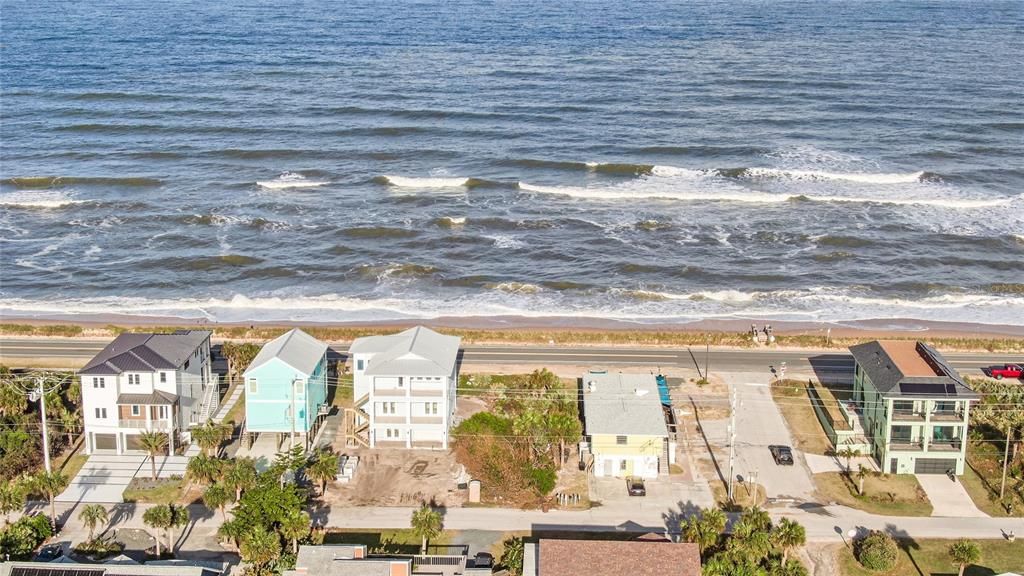 На продажу: $410,000 (0.13 acres)