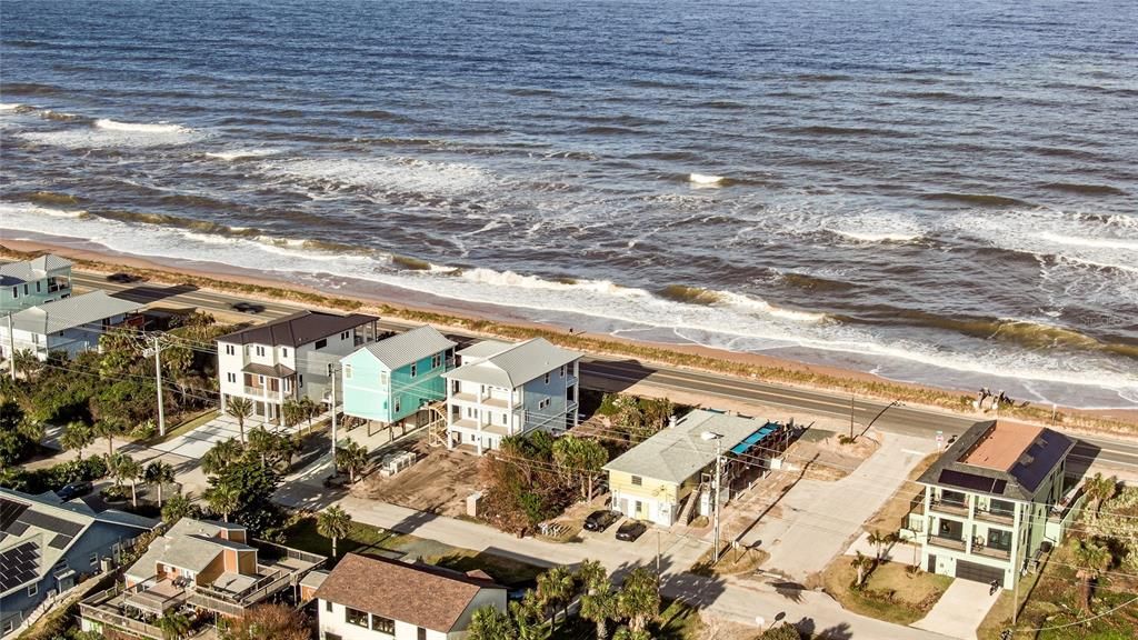 На продажу: $410,000 (0.13 acres)