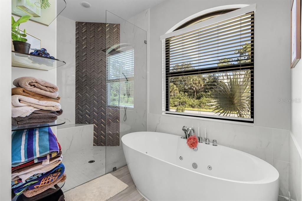 For Sale: $700,000 (4 beds, 2 baths, 2070 Square Feet)