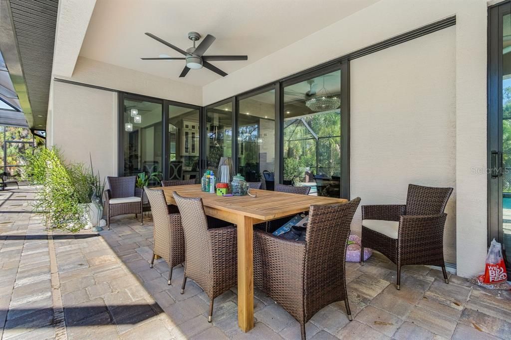 For Sale: $700,000 (4 beds, 2 baths, 2070 Square Feet)