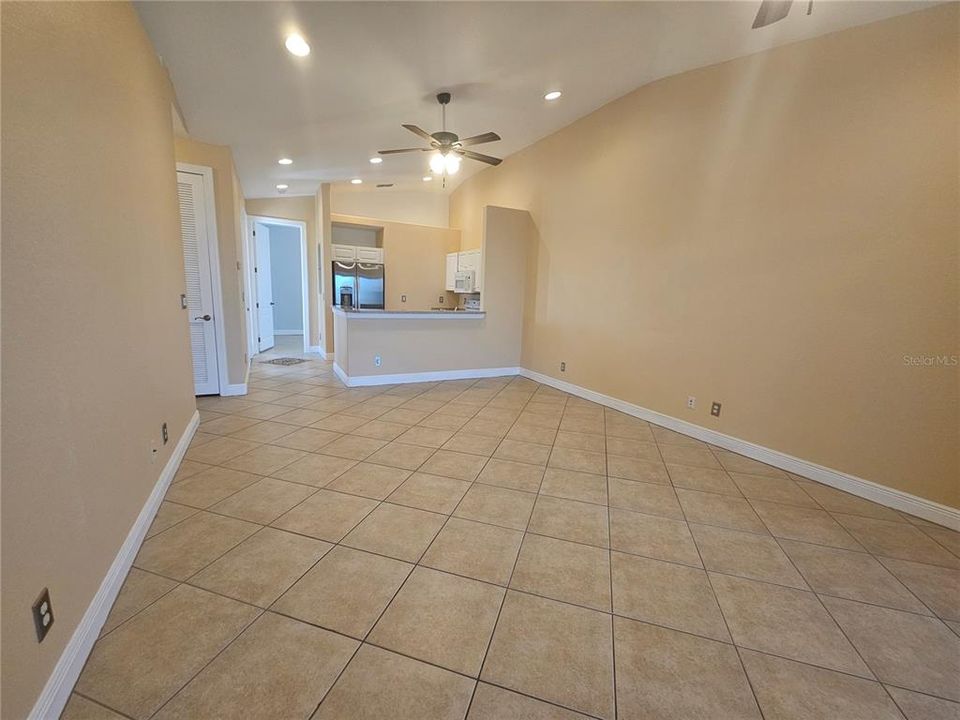 出租: $1,700 (3 贝兹, 2 浴室, 1275 平方英尺)