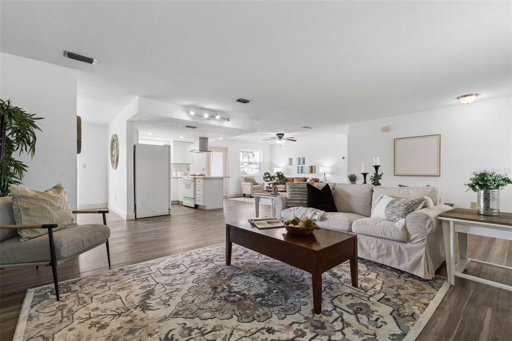 合同活跃: $270,000 (3 贝兹, 2 浴室, 1520 平方英尺)