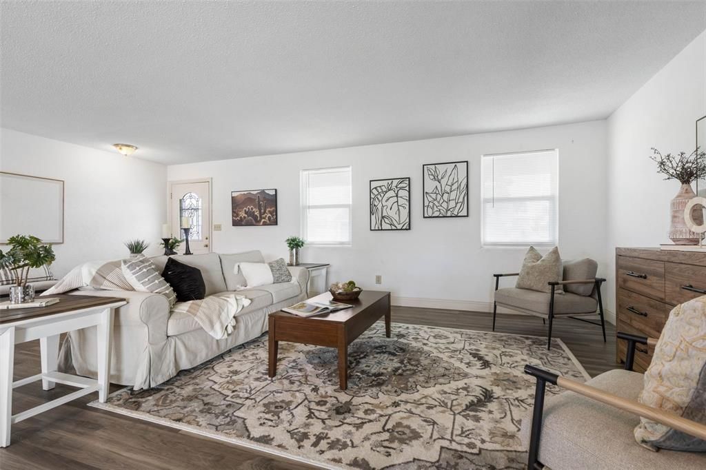 合同活跃: $270,000 (3 贝兹, 2 浴室, 1520 平方英尺)