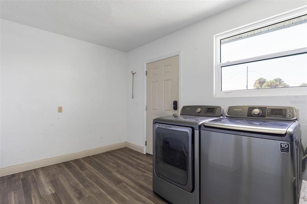 合同活跃: $270,000 (3 贝兹, 2 浴室, 1520 平方英尺)