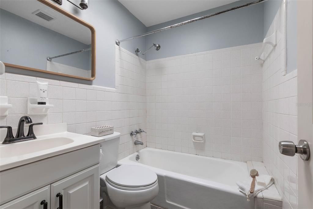 合同活跃: $270,000 (3 贝兹, 2 浴室, 1520 平方英尺)