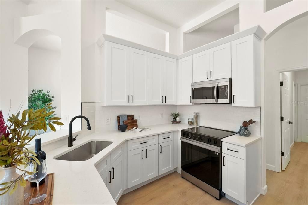 Active With Contract: $545,000 (3 beds, 2 baths, 1739 Square Feet)