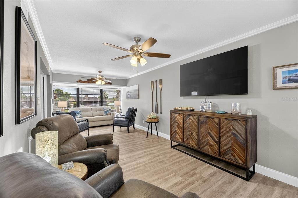 待售: $289,000 (2 贝兹, 1 浴室, 1026 平方英尺)