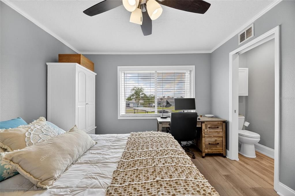 待售: $289,000 (2 贝兹, 1 浴室, 1026 平方英尺)