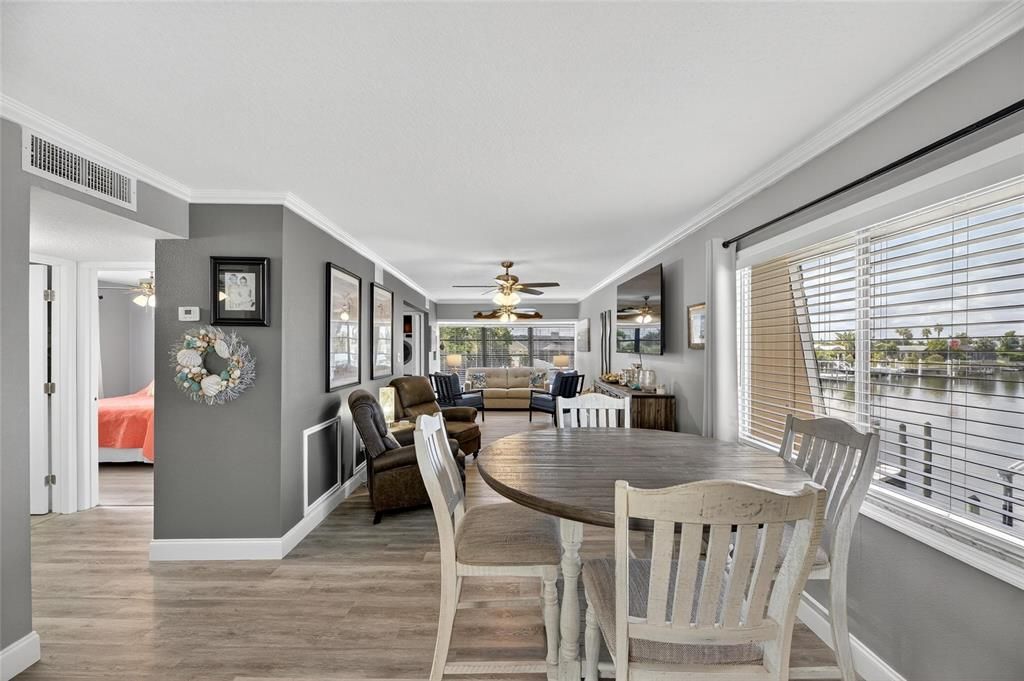 待售: $289,000 (2 贝兹, 1 浴室, 1026 平方英尺)