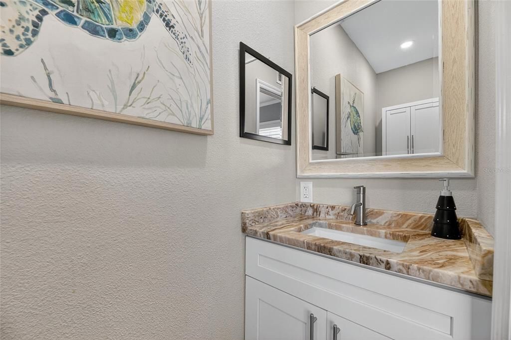 待售: $289,000 (2 贝兹, 1 浴室, 1026 平方英尺)