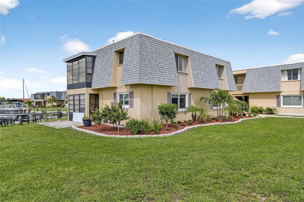 待售: $289,000 (2 贝兹, 1 浴室, 1026 平方英尺)