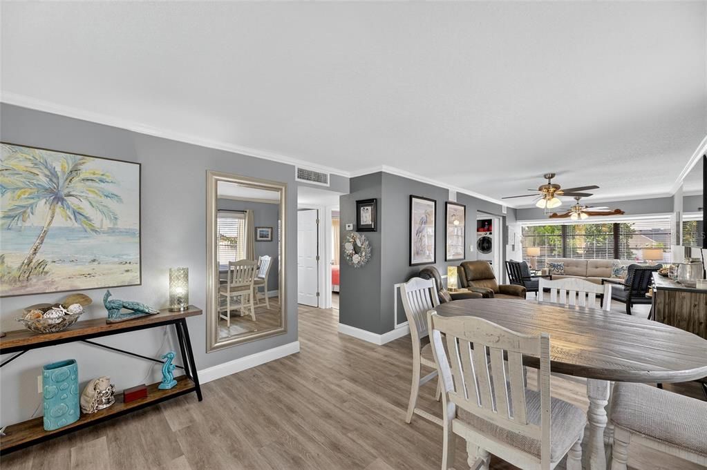 待售: $289,000 (2 贝兹, 1 浴室, 1026 平方英尺)