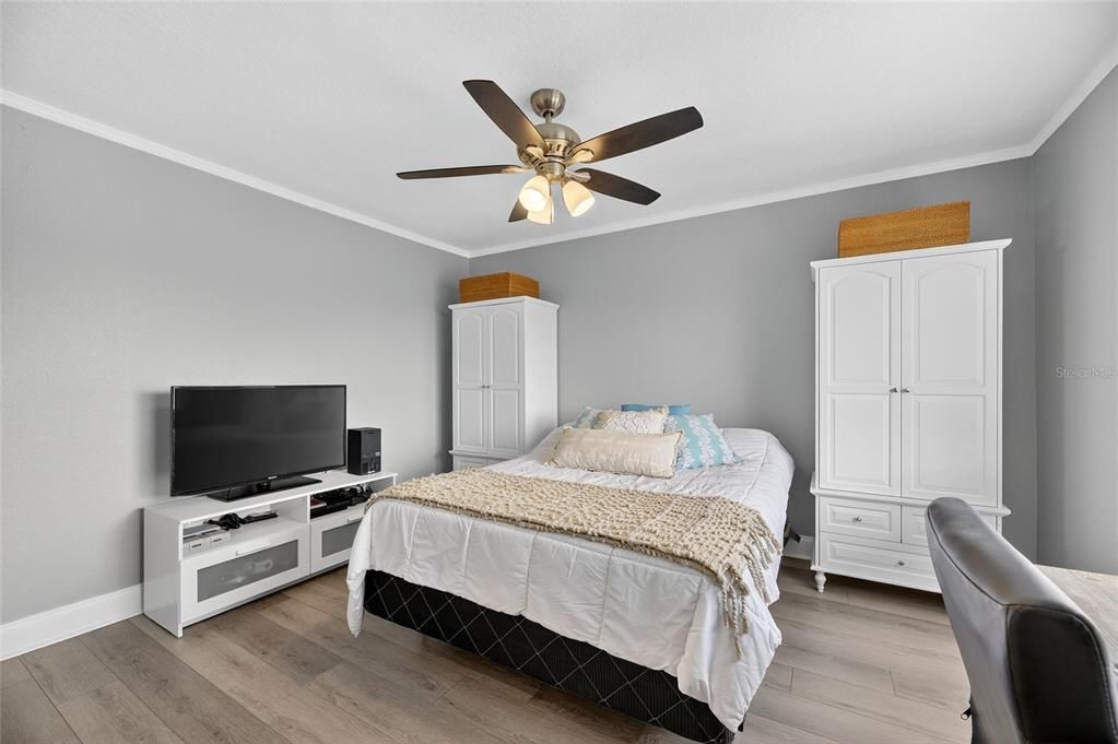 待售: $289,000 (2 贝兹, 1 浴室, 1026 平方英尺)