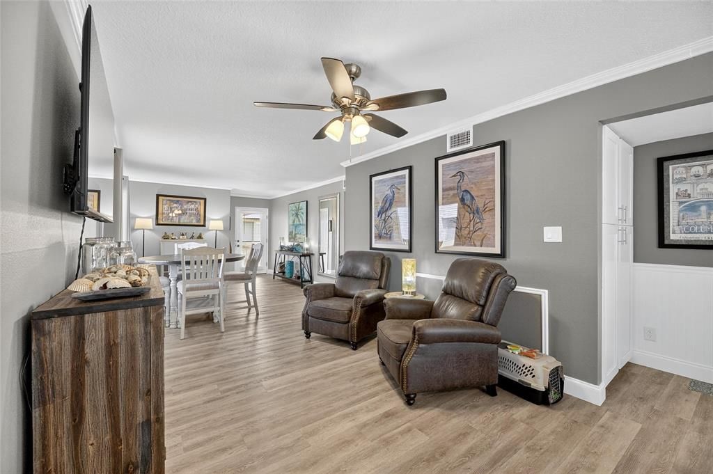 待售: $289,000 (2 贝兹, 1 浴室, 1026 平方英尺)