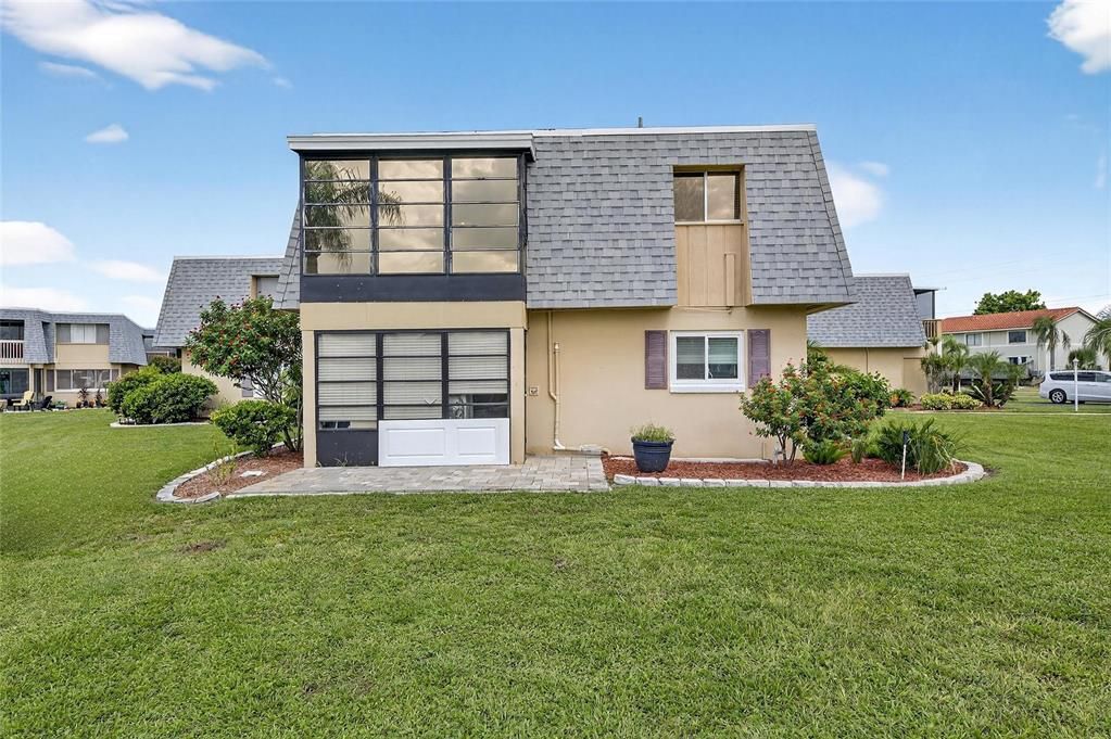 待售: $289,000 (2 贝兹, 1 浴室, 1026 平方英尺)