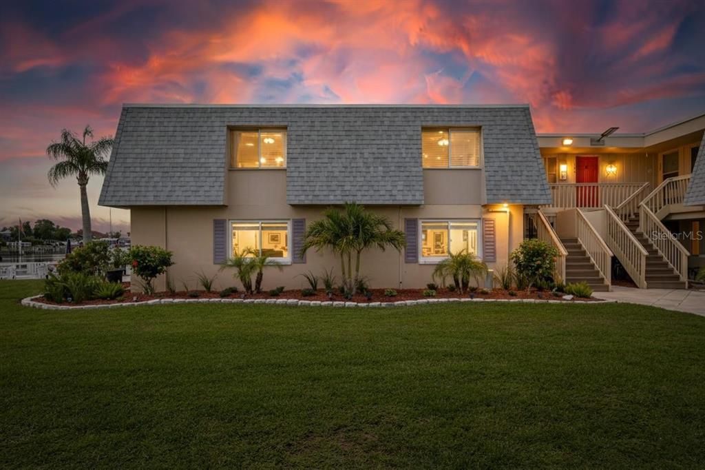 待售: $289,000 (2 贝兹, 1 浴室, 1026 平方英尺)