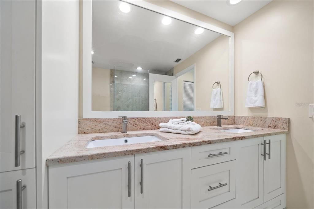 En Venta: $850,000 (2 camas, 2 baños, 1844 Pies cuadrados)