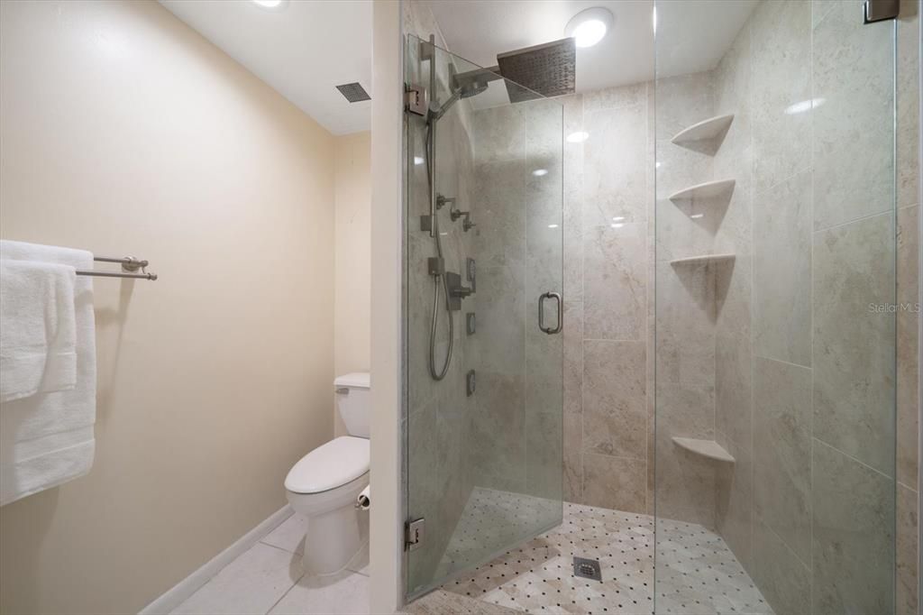 En Venta: $850,000 (2 camas, 2 baños, 1844 Pies cuadrados)