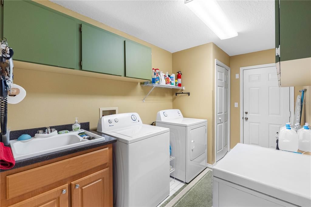 Active With Contract: $439,000 (3 beds, 2 baths, 1988 Square Feet)