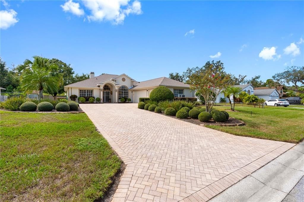 Active With Contract: $439,000 (3 beds, 2 baths, 1988 Square Feet)