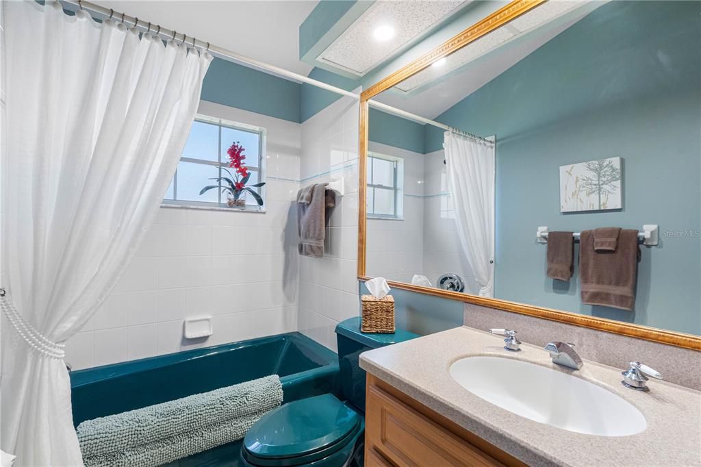 Active With Contract: $439,000 (3 beds, 2 baths, 1988 Square Feet)