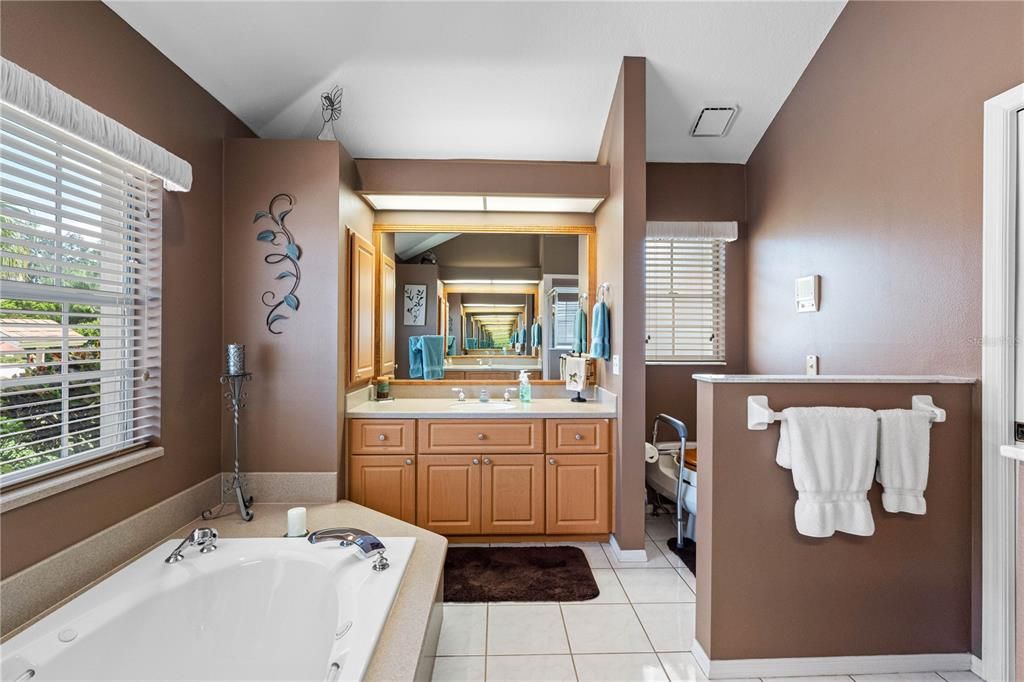 Active With Contract: $439,000 (3 beds, 2 baths, 1988 Square Feet)