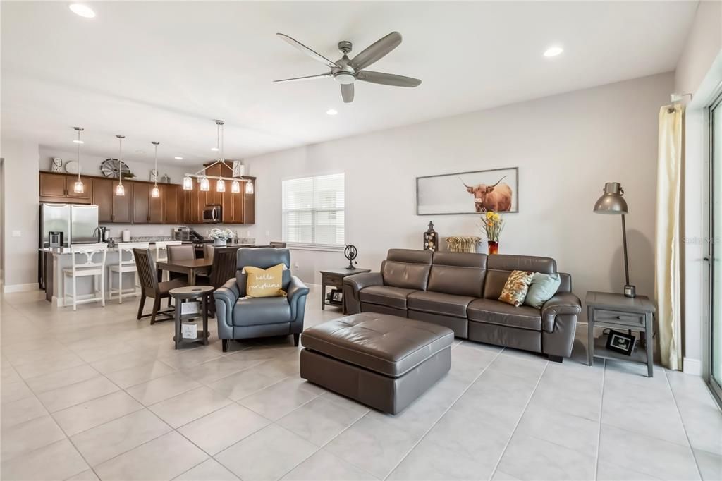 出租: $2,400 (3 贝兹, 3 浴室, 1982 平方英尺)