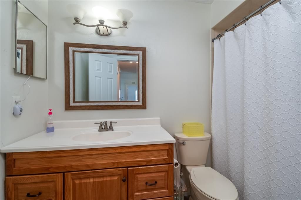 Active With Contract: $230,000 (2 beds, 2 baths, 1218 Square Feet)