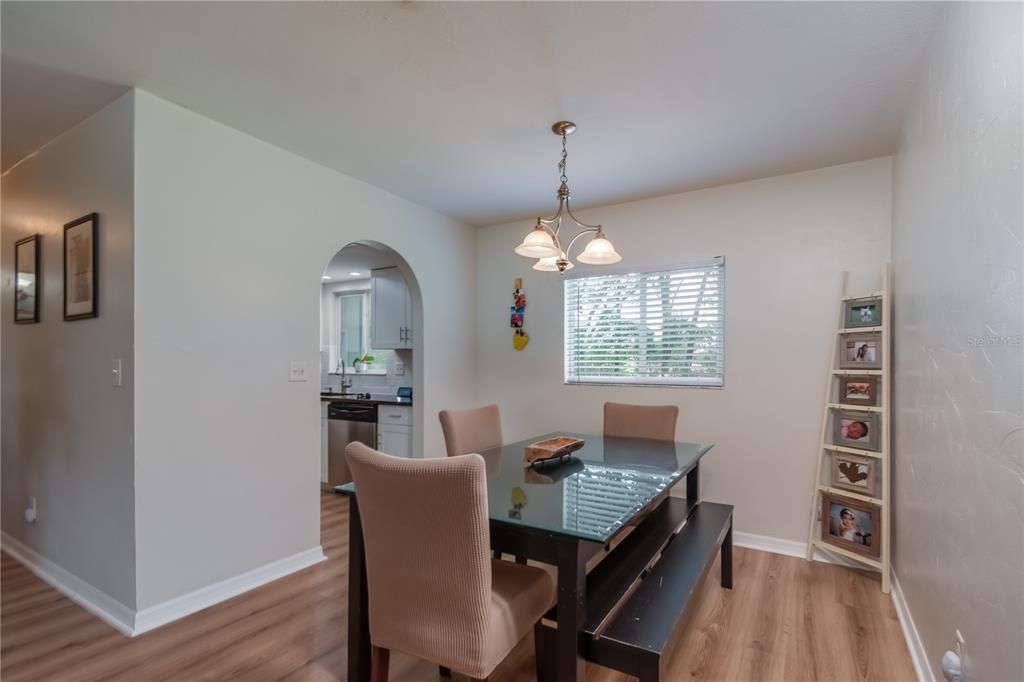 Active With Contract: $230,000 (2 beds, 2 baths, 1218 Square Feet)