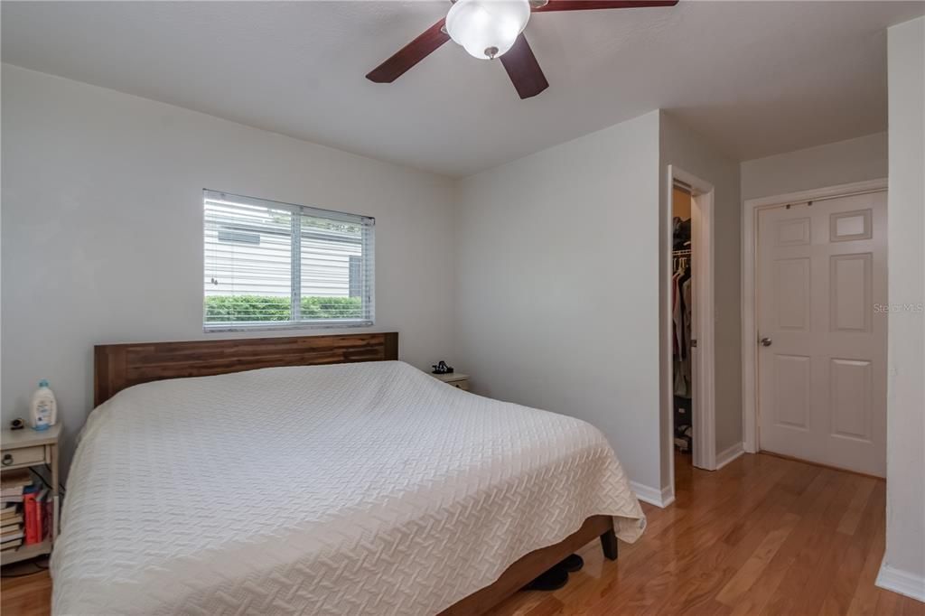 Active With Contract: $230,000 (2 beds, 2 baths, 1218 Square Feet)