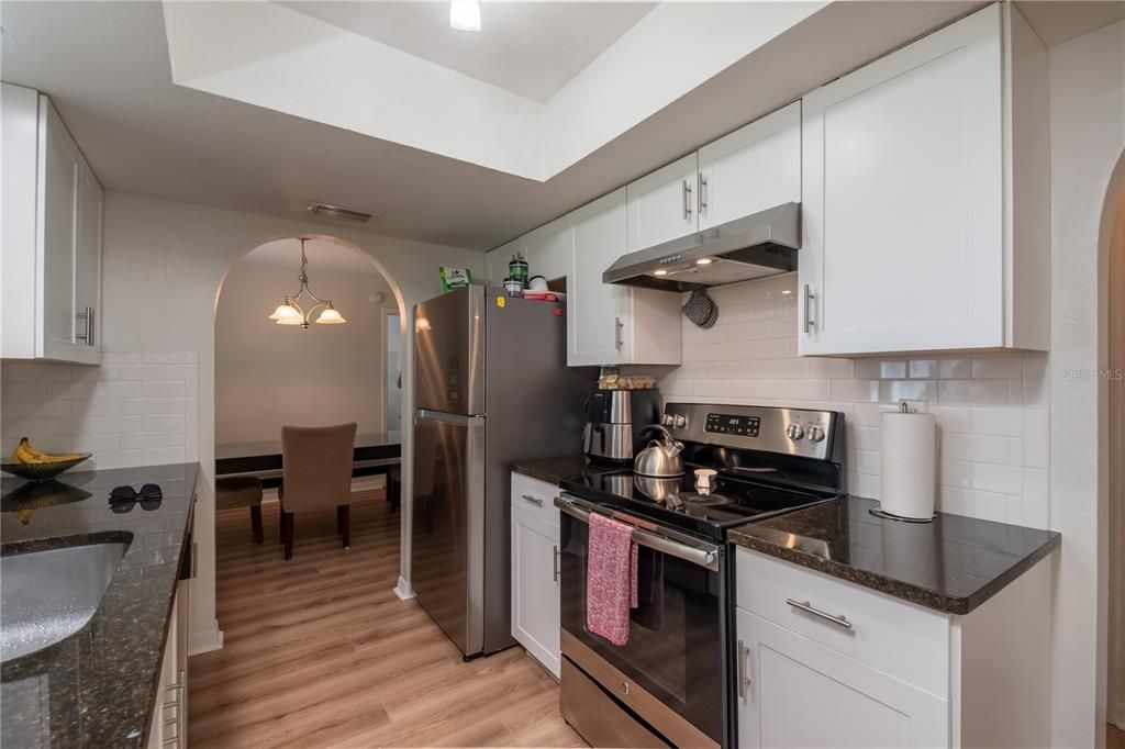 Active With Contract: $230,000 (2 beds, 2 baths, 1218 Square Feet)