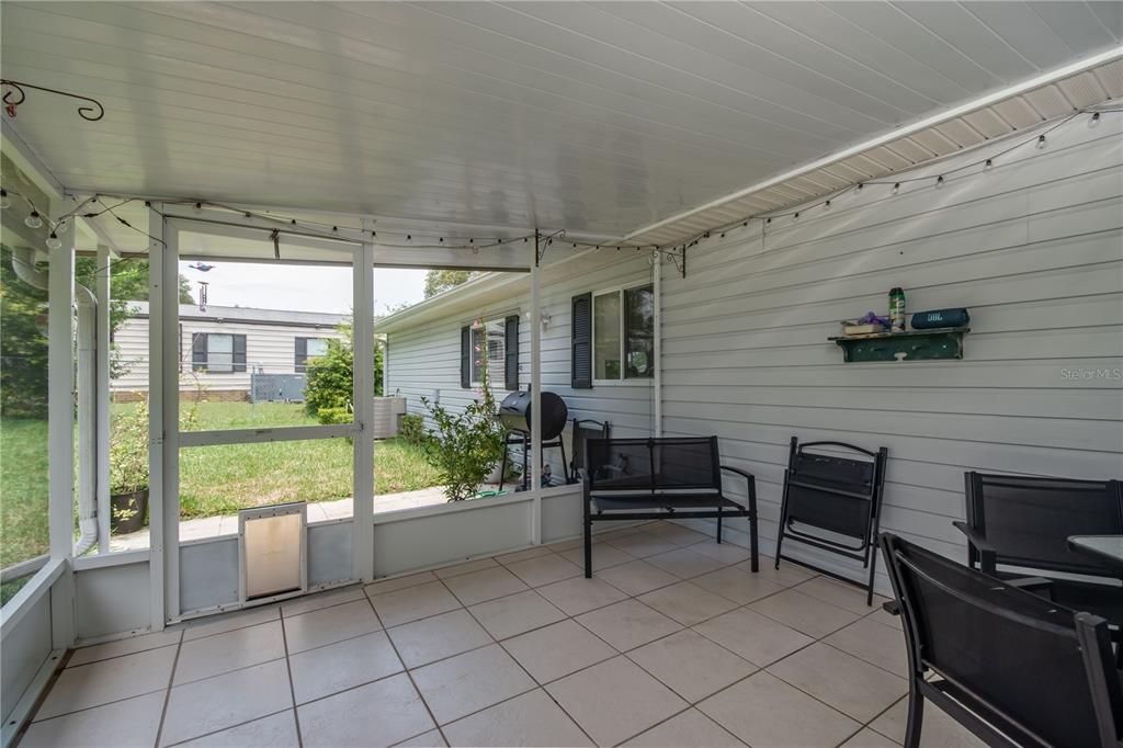 Active With Contract: $230,000 (2 beds, 2 baths, 1218 Square Feet)