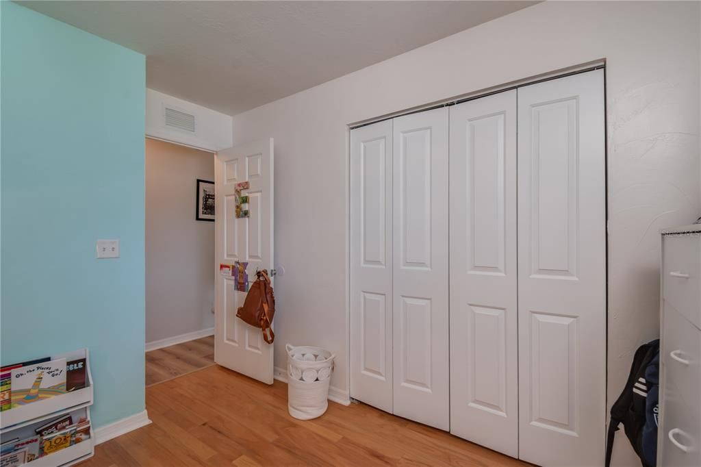 Active With Contract: $230,000 (2 beds, 2 baths, 1218 Square Feet)