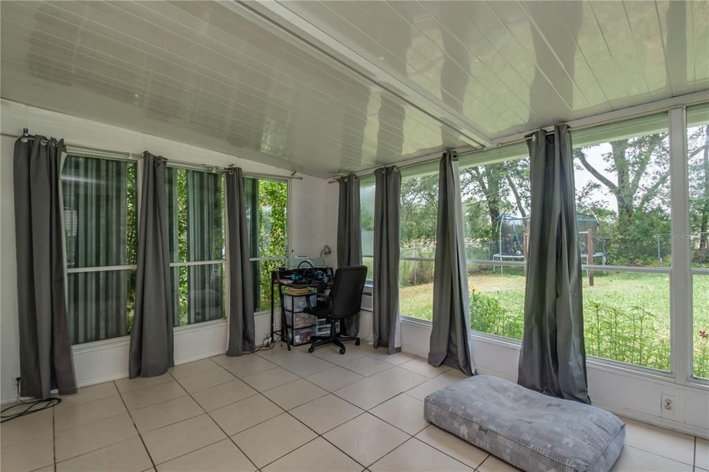 Active With Contract: $230,000 (2 beds, 2 baths, 1218 Square Feet)