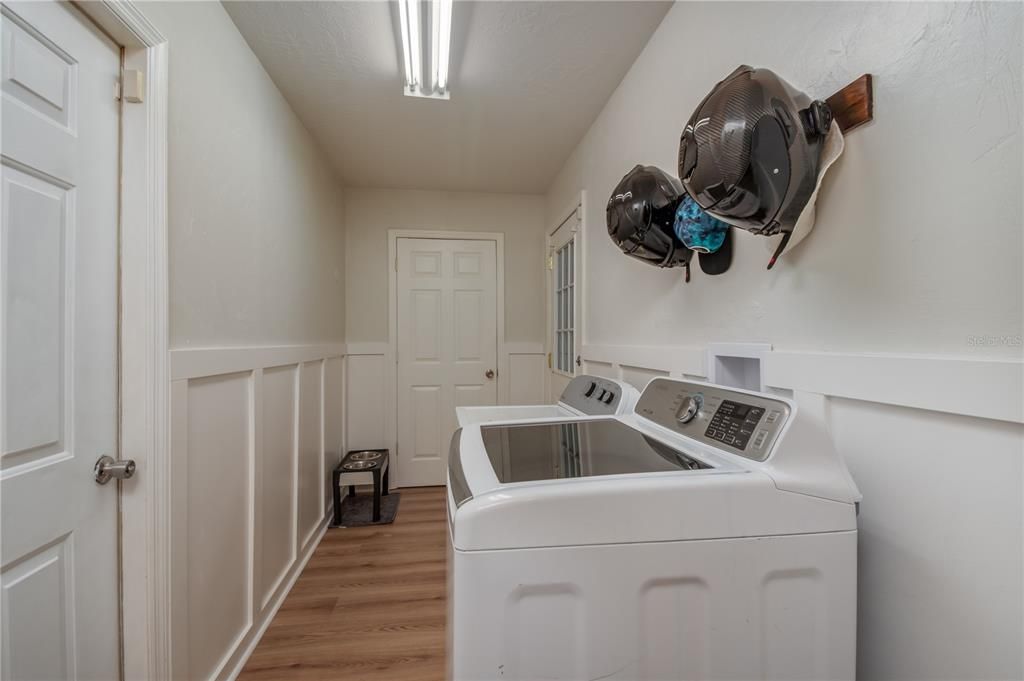 Active With Contract: $230,000 (2 beds, 2 baths, 1218 Square Feet)