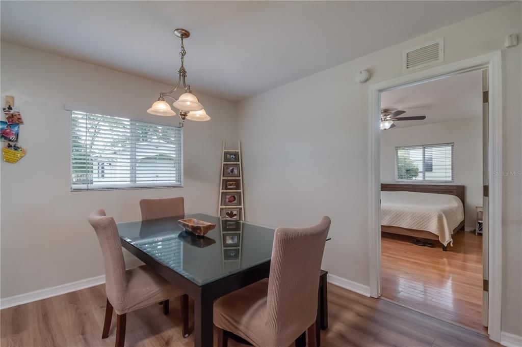 Active With Contract: $230,000 (2 beds, 2 baths, 1218 Square Feet)