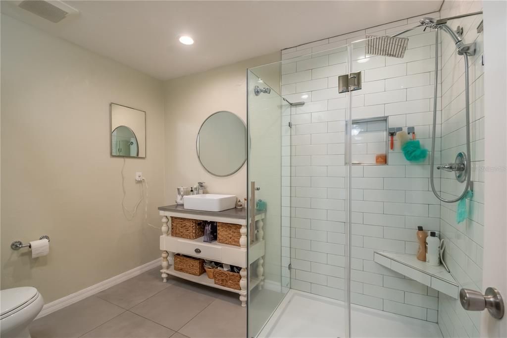 Active With Contract: $230,000 (2 beds, 2 baths, 1218 Square Feet)