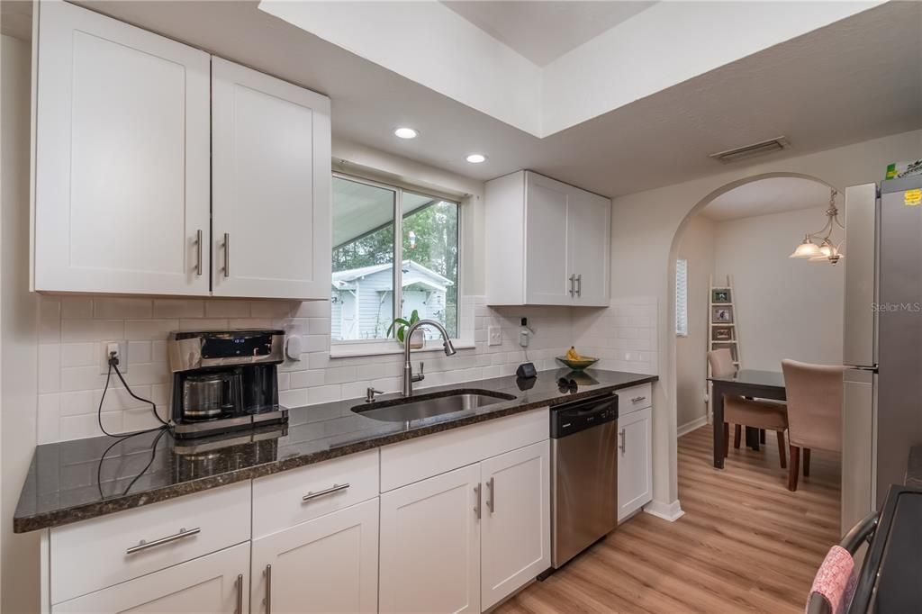 Active With Contract: $230,000 (2 beds, 2 baths, 1218 Square Feet)