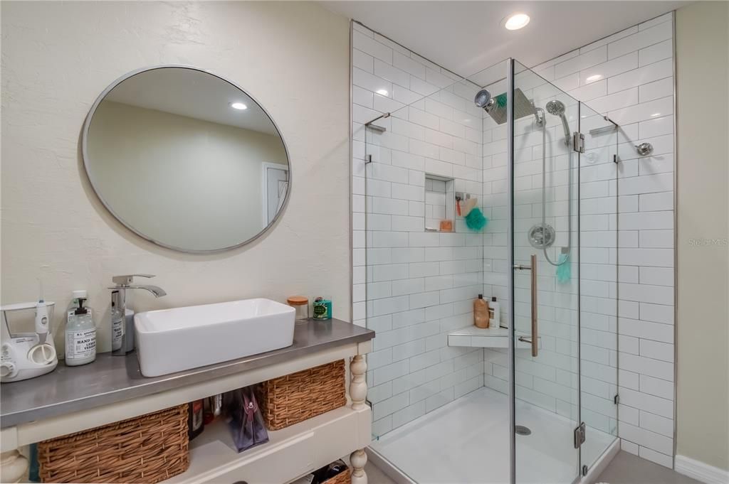 Active With Contract: $230,000 (2 beds, 2 baths, 1218 Square Feet)