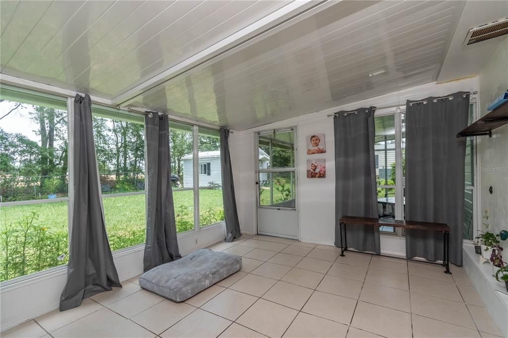 Active With Contract: $230,000 (2 beds, 2 baths, 1218 Square Feet)