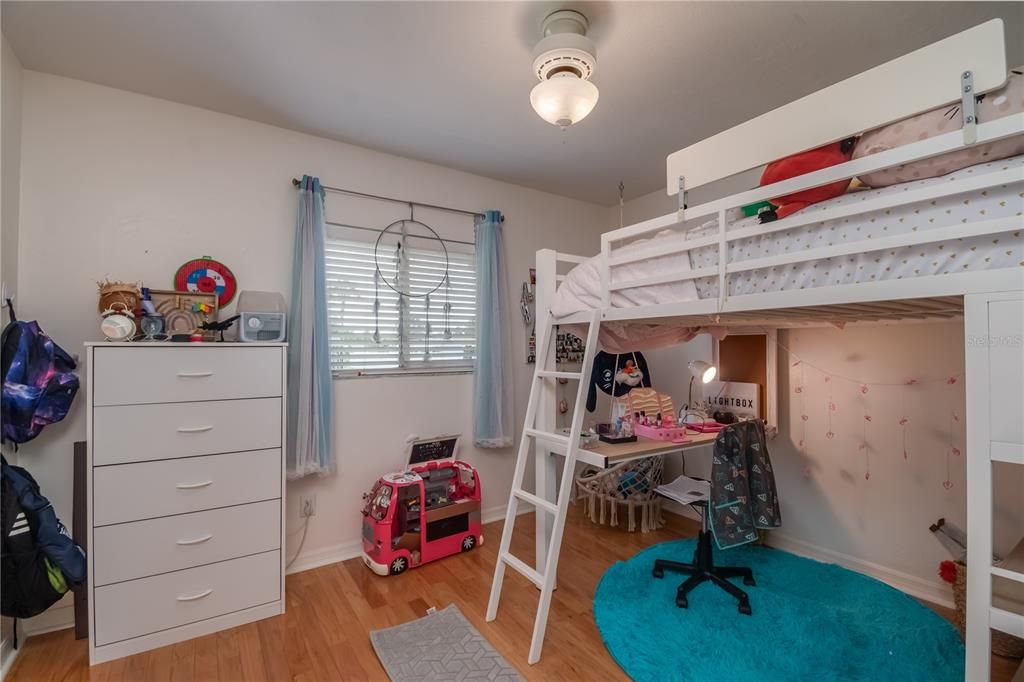 Active With Contract: $230,000 (2 beds, 2 baths, 1218 Square Feet)