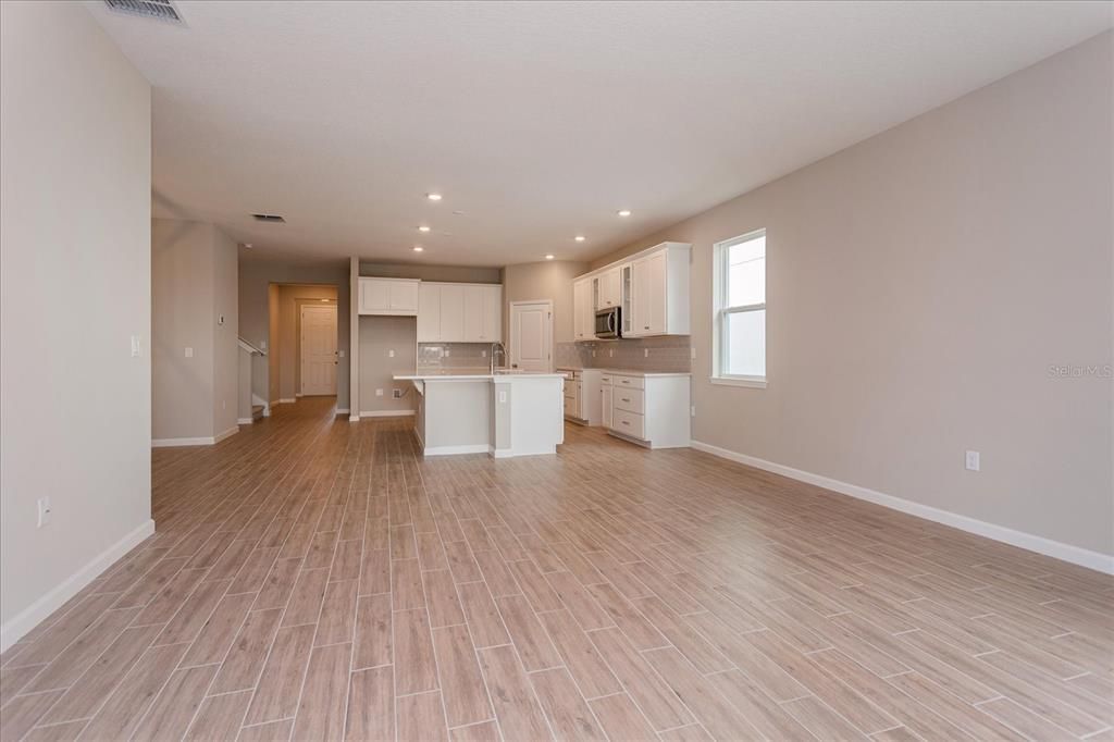 Active With Contract: $749,990 (4 beds, 3 baths, 3076 Square Feet)