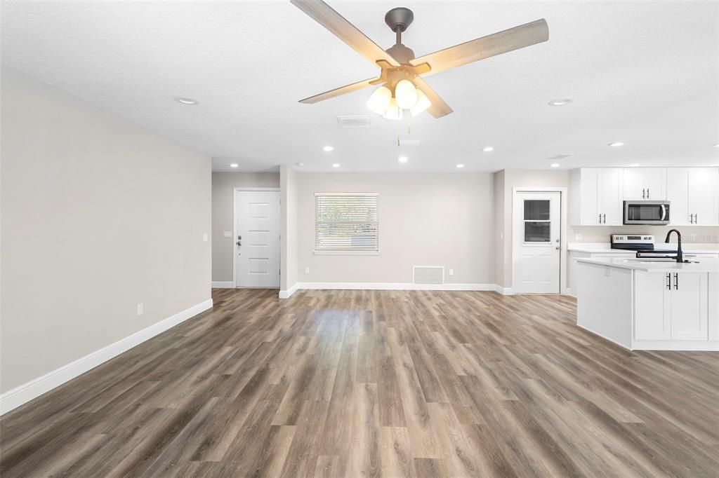 En Venta: $514,001 (4 camas, 2 baños, 1949 Pies cuadrados)