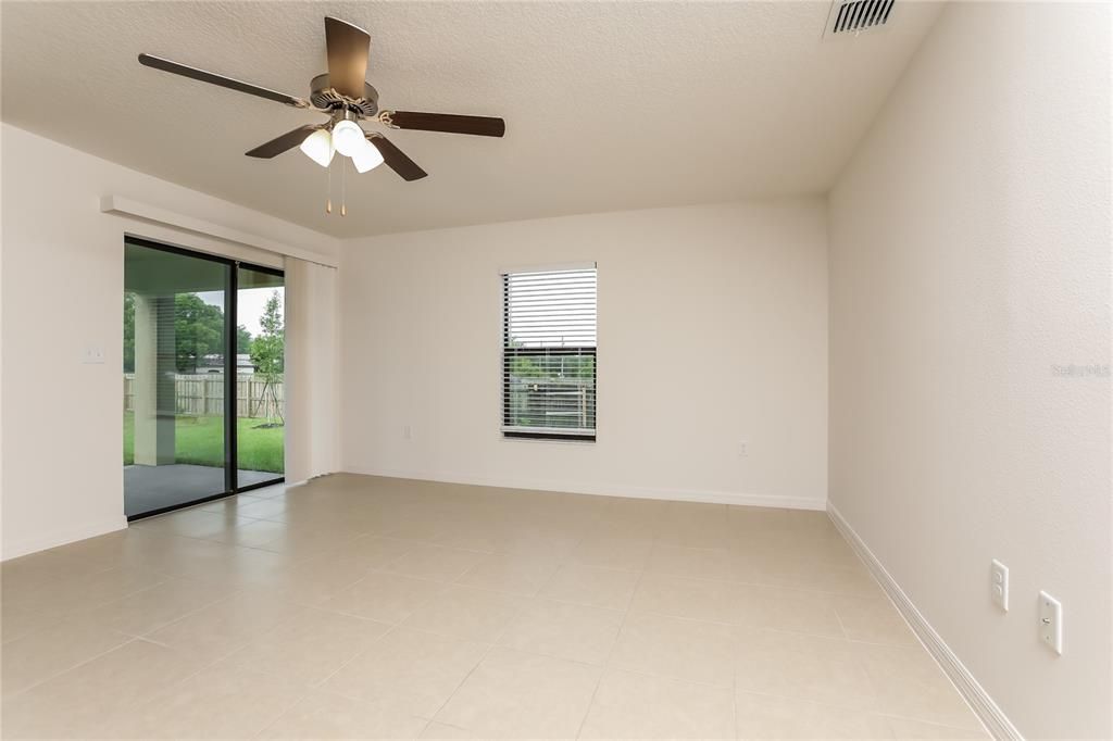 В аренду: $2,075 (5 спален, 3 ванн, 1984 Квадратных фут)