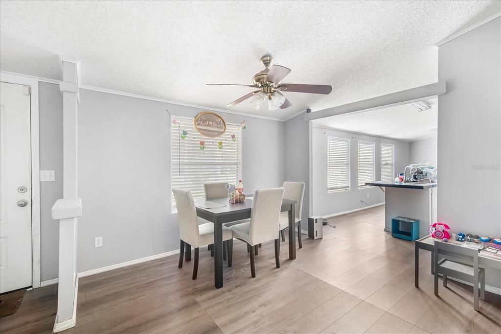 En Venta: $255,000 (3 camas, 2 baños, 1620 Pies cuadrados)