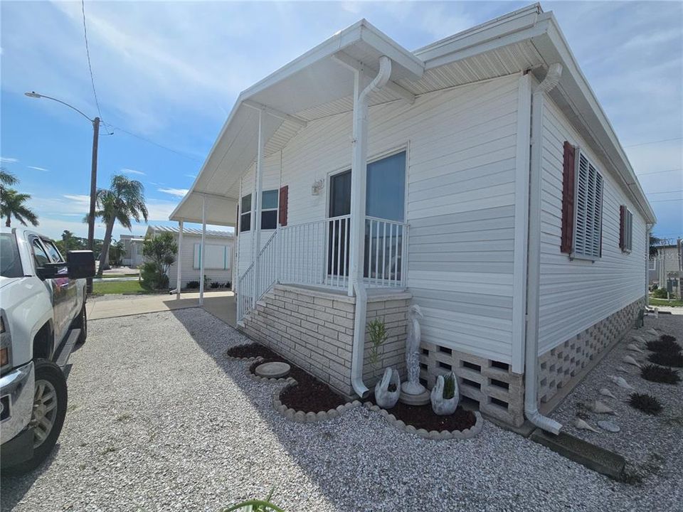 Под контрактом: $379,900 (2 спален, 2 ванн, 1188 Квадратных фут)