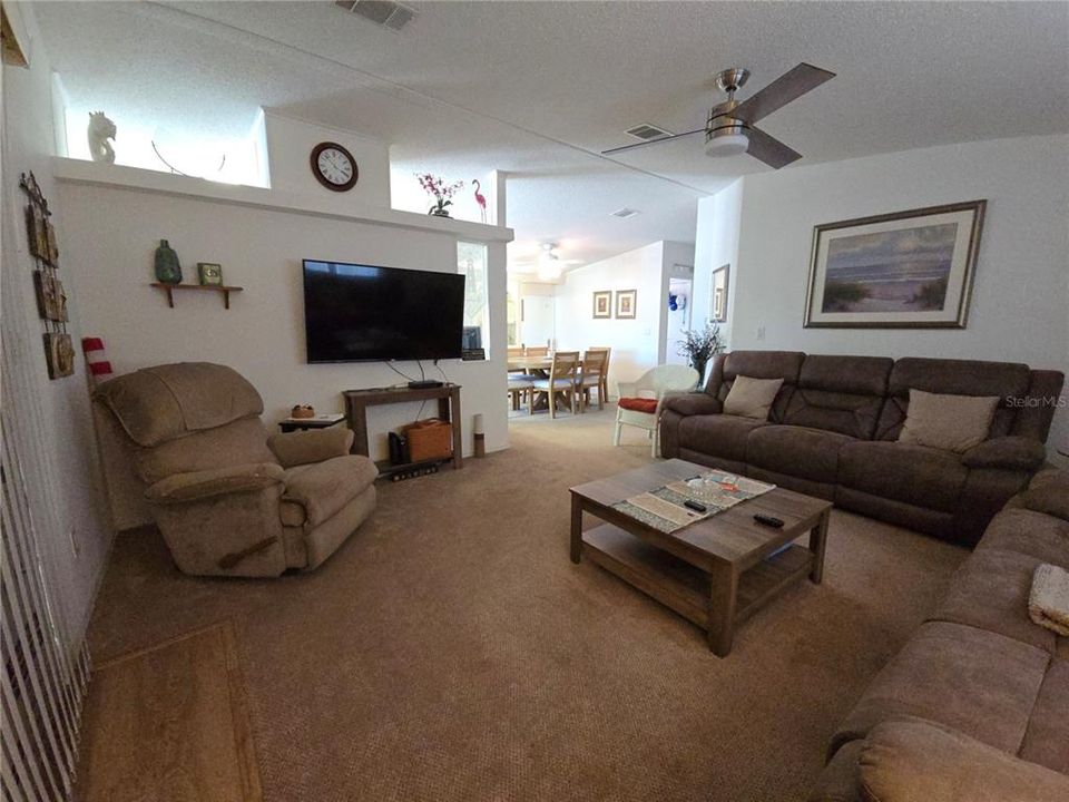 Под контрактом: $379,900 (2 спален, 2 ванн, 1188 Квадратных фут)